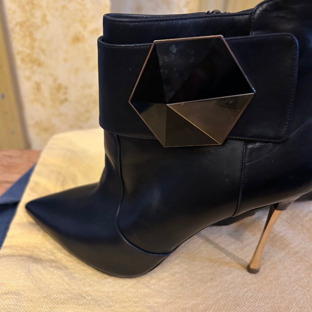 Nicholas Kirkwood Hexagon  Ankle boot in black leather  with a gold tone heel / - Picture 8 of 13